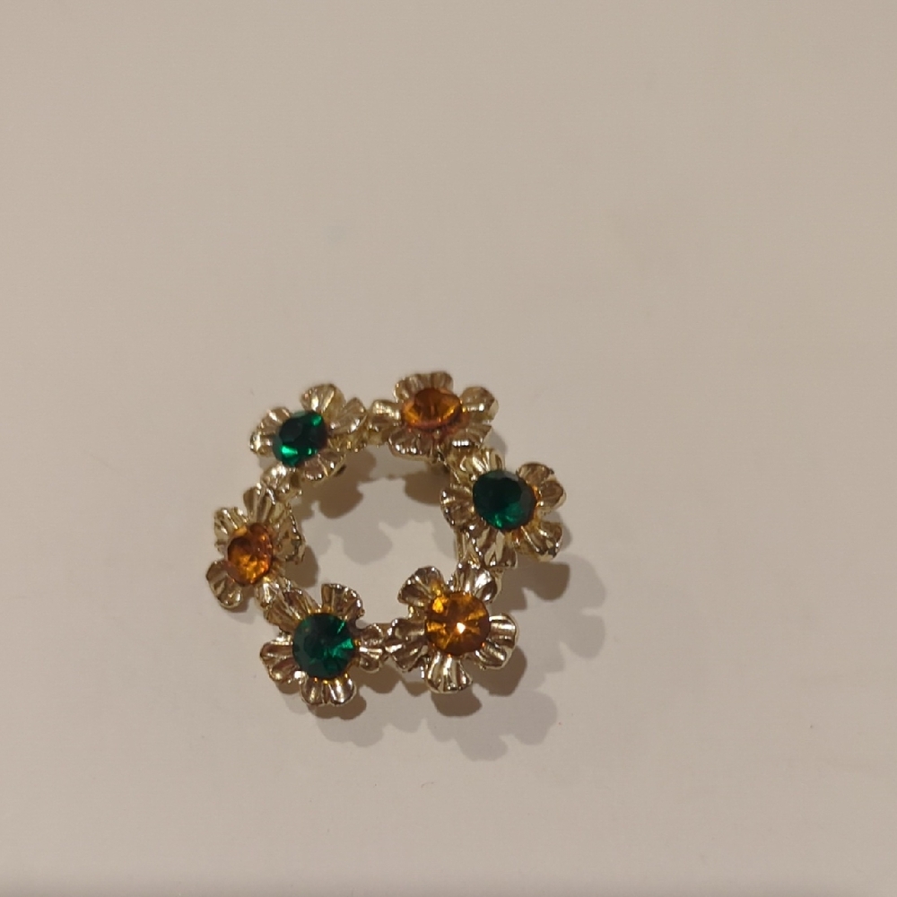 Vintage Green And Orange Rhinestone Gold Tone Daisies Floral Wreath Brooch